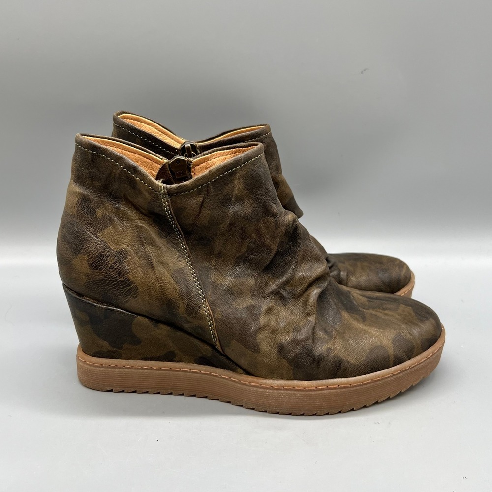 Sofft Boots Womens 8.5 Brown Camo Leather Ankle Slouchy Wedge Booties Shoes